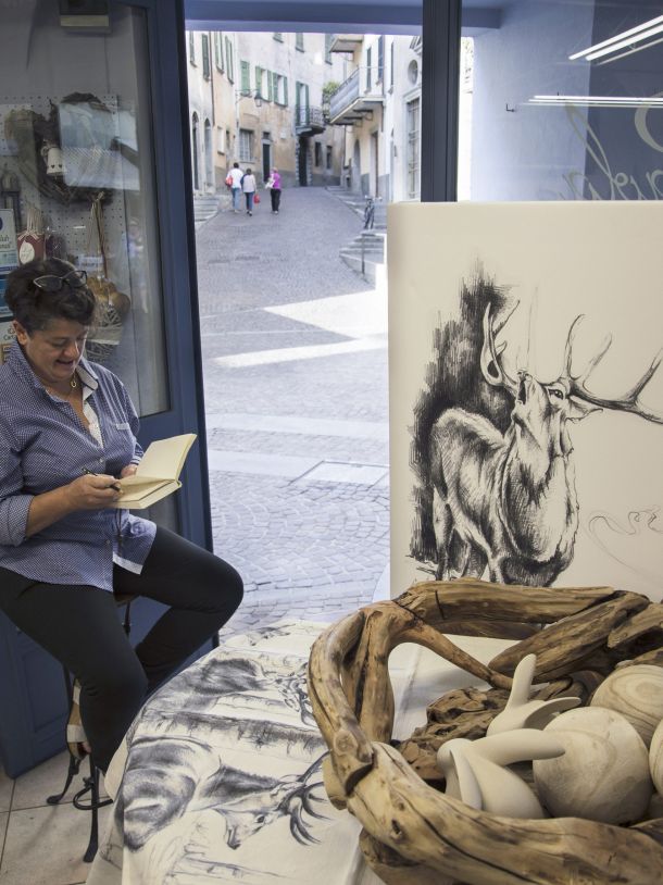 paola giuriani in negozio