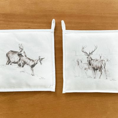 Angolo di Paola presina da cucina con disegno ungulati