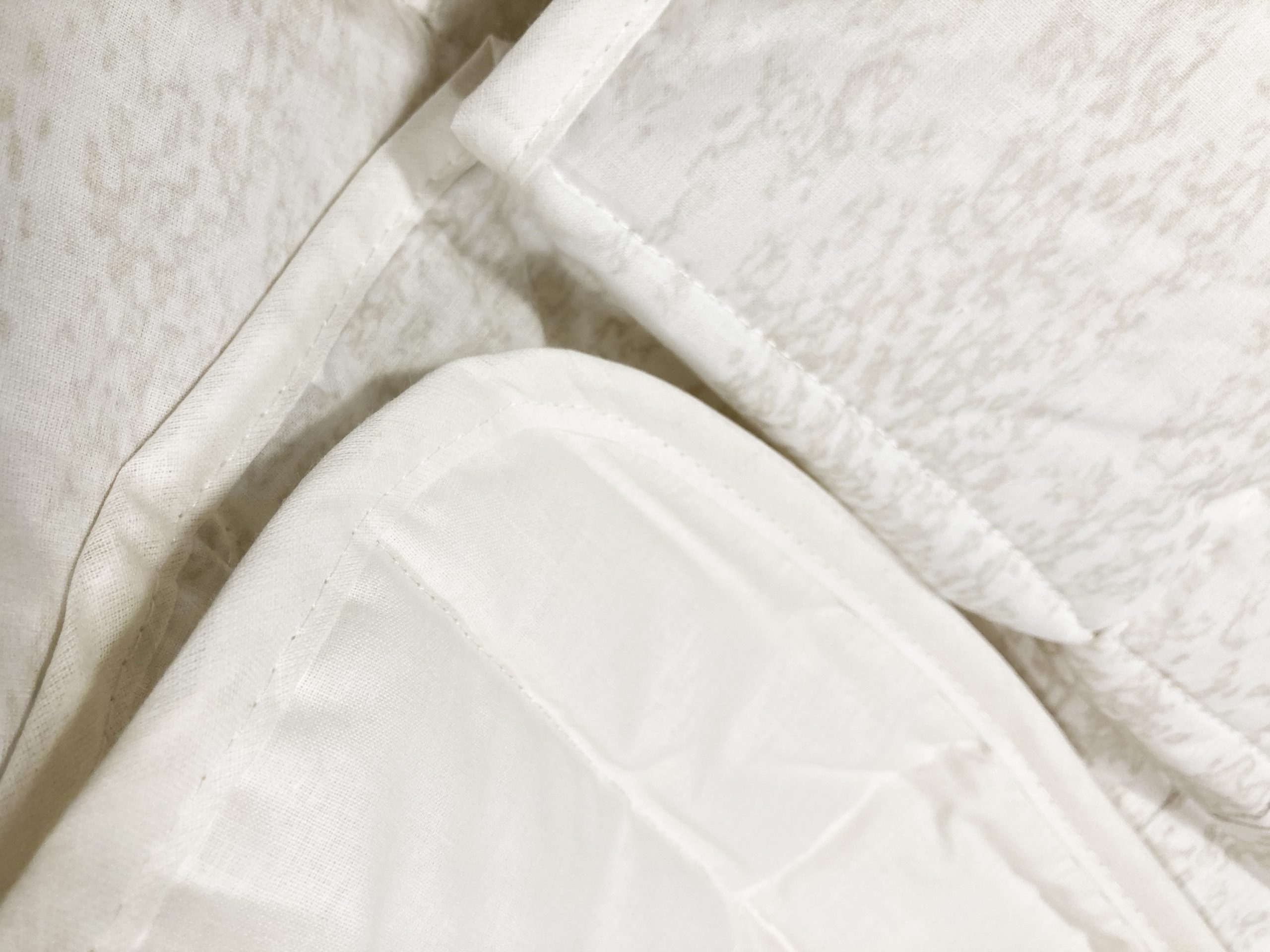 Angolo di Paola trapuntino disegno cervo e vari ungulati