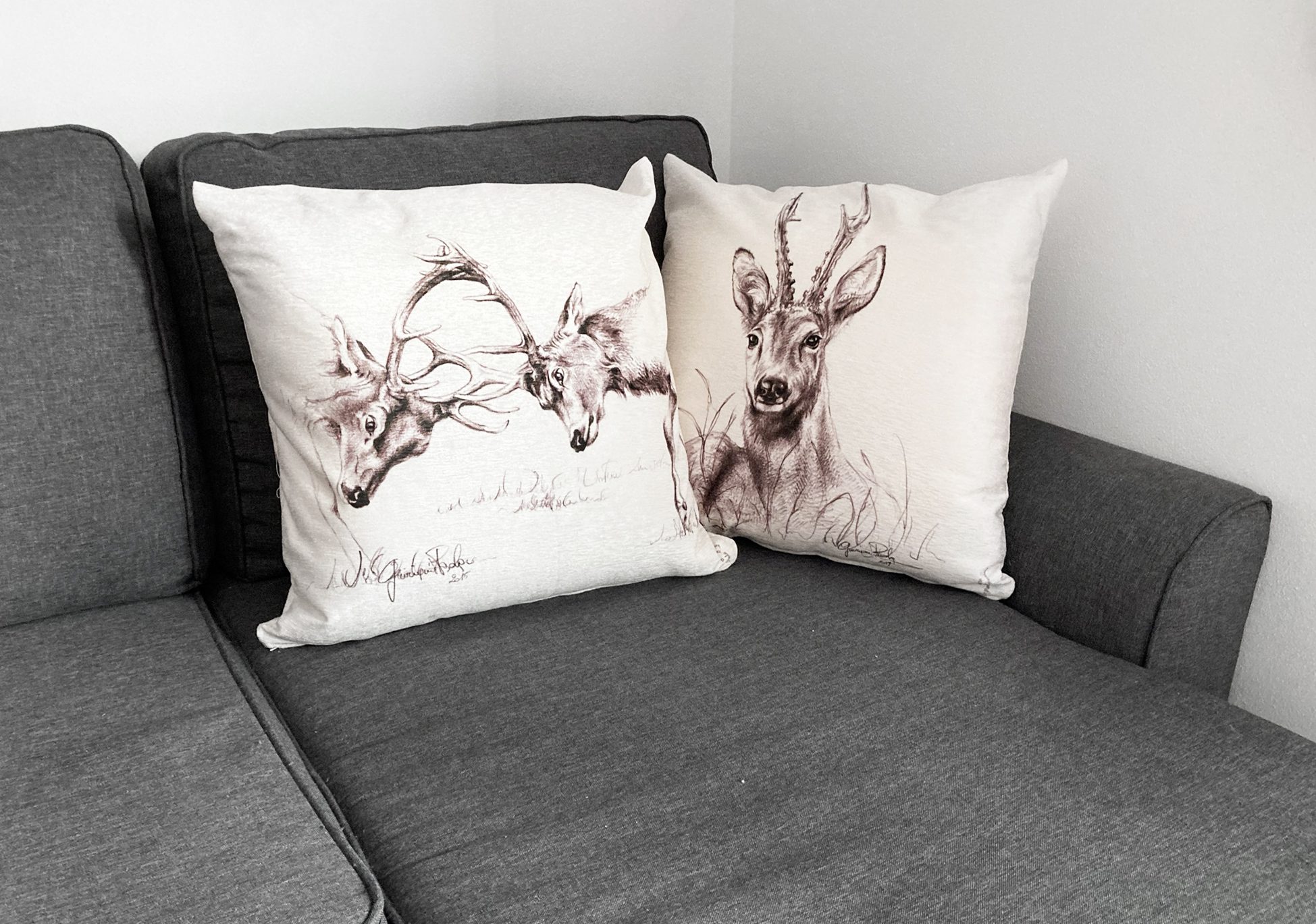 Cuscino divano disegno ungulati sfida capriolo angolo di Paola
